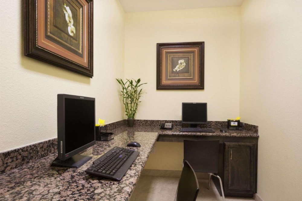 Days Inn & Suites by Wyndham Galveston West/Seawall Image 12