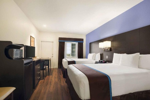 Days Inn & Suites by Wyndham Galveston West/Seawall image 14