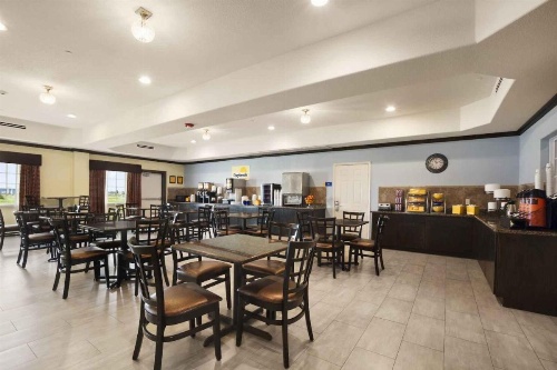 Days Inn & Suites by Wyndham Galveston West/Seawall image 16