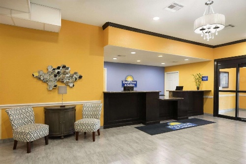 Days Inn & Suites by Wyndham Galveston West/Seawall image 2