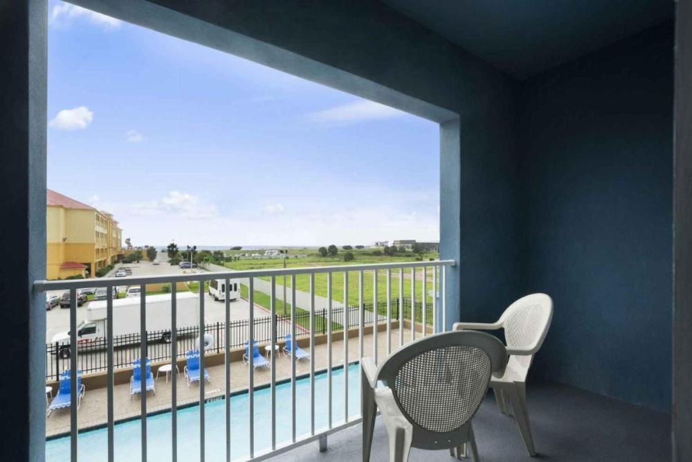 Days Inn & Suites by Wyndham Galveston West/Seawall Image 23