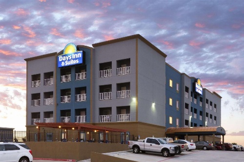 Days Inn & Suites by Wyndham Galveston West/Seawall image 4