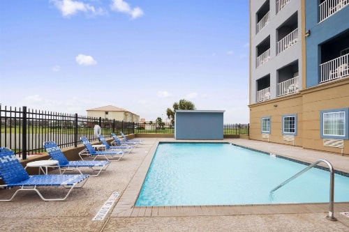 Days Inn & Suites by Wyndham Galveston West/Seawall image 5